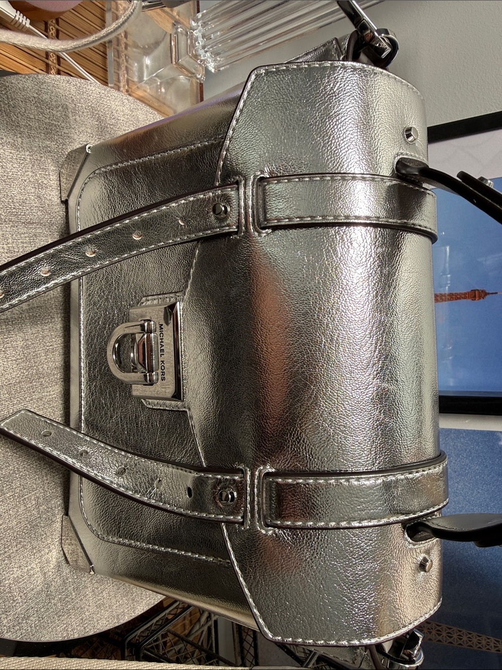 Michael Kors Metallic Silver with Logo Strap. Manhattan medium. - Picture 2 of 9